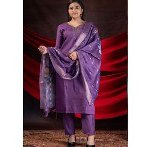 Conjunto de Kurti bordado de primera calidad en tela romana de viscosa con dupatta floral de trabajo de cuello delicado y ajuste elegante - Product Image 1