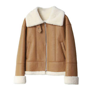 Veste en peau de mouton pour homme, texture douillette, structure décontractée, option de personnalisation de la marque pour des looks d'hiver superposés et tendance - Product Image 3