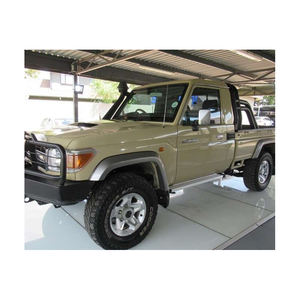 Camioneta Toyotaa LandCruiser de doble cabina con tanques de combustible duales, perfecta para conducción y expediciones de larga distancia - Product Image 5