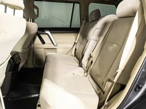 Toyota Prado SUV d'occasion 2022, essence, automatique, transmission intégrale, sièges en cuir, moteur turbo, intérieur clair/foncé - Product Image 5