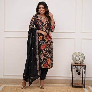 Meilleure Qualité Designer Pakistanais Salwar Kameez En Georgette Tissu Avec Dupatta Pour Les Femmes Disponible à Des Prix De Gros - Product Image 1