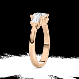 Anillo de Compromiso de Tres Piedras con Diamante Cultivado en Laboratorio de Corte Princesa de 1.50 CTW, Certificado IGI, Oro Sólido de 14K - Product Image 3
