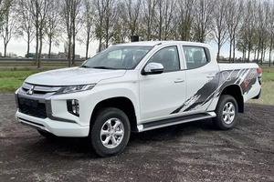 (JY) Camioneta L200 DOBLE CABINA 4 X 4 GLX 4WD Usada, Año del Modelo 2022 - Product Image 2