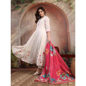 ชุดอานาร์กาลีสีขาวปักลายสำหรับผู้หญิง พร้อมผ้าคลุมไหล่ลายพิมพ์วาดมือ ชุดเดรสสไตล์ปากีสถานสำหรับงานเทศกาล เสื้อผ้าชาติพันธุ์ - Product Image 4