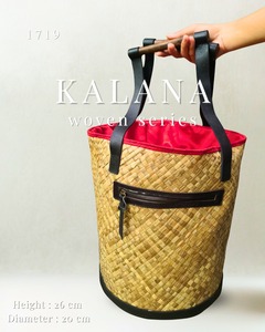 กระเป๋าถือทรงถัง PANDANUS สานสีน้ำตาลธรรมชาติสำหรับผู้หญิง - Product Image 1