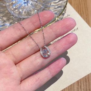 Collier pendentif fer à cheval géométrique Jeulia avec moissanite taille ronde en or blanc 14 carats plaqué rhodium - Product Image 3