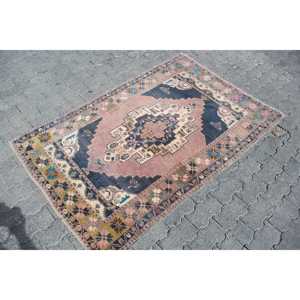 Alfombra Turca Vintage, Alfombra Decorativa de 3.37x5.5 pies, Alfombra con Diseño de Parches en Azul y Marrón - Product Image 3