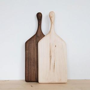 Tabla de cortar de madera de acacia resistente con colores ricos y construcción duradera perfecta para cocinas profesionales - Product Image 2