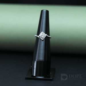 Anillo de moissanita exclusivo Diseño de puntero único Clásico S925 Plata de ley Elegante Idea de regalo de fiesta de boda de moda IGI - Product Image 1