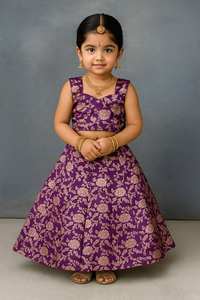 Lehenga Choli Tradicional para Niñas, Largo hasta el Suelo, Seda Banarasi, Jacquard con Patrón Ondulado, Encaje Dorado Moti, Ropa de Fiesta para Todas las Temporadas - Product Image 2