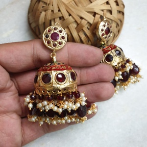 Jadau ประดับด้วยลูกปัดสีทองแนววินเทจต่างหูแบบชนเผ่าห้อยประดับไข่มุกและเพชรสำหรับงานเลี้ยง - Product Image 1