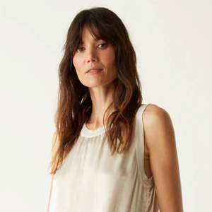 Elegante vestido de mujer sin mangas y cómodo perfecto para los días de verano y trajes casuales disponibles en muchos colores - Product Image 5