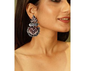 Pendientes colgantes étnicos hechos a mano de estilo moderno de alta calidad al por mayor, tela ligera, artesanía de Metal oxidado, textiles tribales - Product Image 1