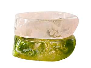 Juego de Moldes para Brazaletes de Resina Artesanales Coloridos con Resina en Tonos Verde y Rosa, Brazaletes Apilables para Brazaletes Hechos a Mano en India - Product Image 3