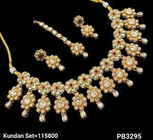 Diseño de flores impresionante hecho a mano Zirconia cúbica moda india gargantilla joyería collar con pendiente y Mangtika conjunto para mujer - Product Image 1