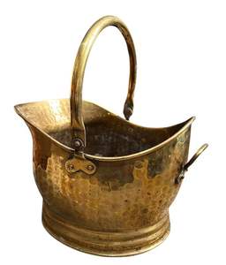 Cubo de carbón de latón de estilo inglés con forma tradicional y forma audaz, ideal para el estilo interior de una casa patrimonial o un museo - Product Image 6