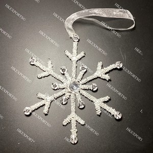Adornos navideños con cuentas multicolores hechos a mano Decoraciones colgantes festivas exclusivas para la temporada - Product Image 1