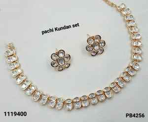 Top qualité nouveau Design plaqué or perle Pachi Kundan collier ras du cou avec boucle d'oreille traditionnel indien ensemble de bijoux de mariée femmes - Product Image 4