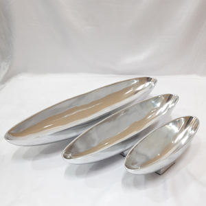 Aluminium Métal Forme Unique Shinny Polish Creative Under Glazed Plats & Plats Plateau de service de luxe fait à la main - Product Image 1