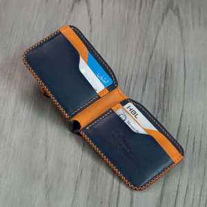 กระเป๋าสตางค์แบบพับได้รุ่น No.55-V2 Slim Classic (สีกรมท่าและสีน้ำตาล) หนังฟูลเกรนเวจแทน สำหรับทุกเพศ - Product Image 1