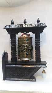 ล้อสวดมนต์ทองเหลืองโบราณแบบดั้งเดิมของตกแต่งบ้านแบบแขวนผนังโมเดลแกะสลักของขวัญพุทธศาสนาสำหรับผู้ที่ชื่นชอบงานฝีมือ - Product Image 5