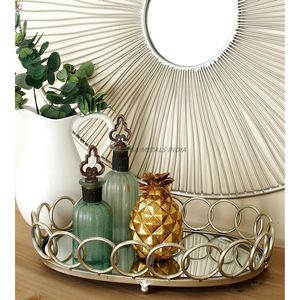 Charmant plateau de service en métal à trois niveaux avec finition rustique et design élégant, idéal pour exposer des fruits et des objets décoratifs - Product Image 2