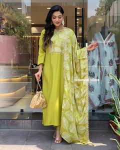 Robe de mariage élégante de style indien pakistanais Salwar Kameez cousue pour les femmes prêt-à-porter pour la fête d'hiver Diwali - Product Image 1