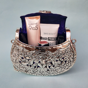 Bolsos y Carteras de Moda para Mujer con Cierre de Metal Plateado y Grabado Náutico Personalizado de Tayyab Handicraft - Product Image 4