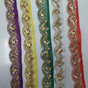 Garniture en dentelle florale brodée de perles personnalisées pour vêtements de mariée et robes de soirée Design élégant et tendance pour chaussures et sacs - Product Image 1