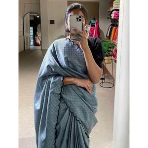 Excelente Sari de Acero Gris Arca Gadhawal para Festivales, Vestidos de Fiesta - Product Image 5