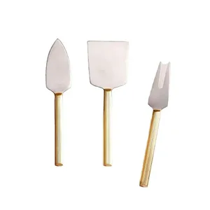 Juego de 3 Cuchillos para Mantequilla de Queso en Tono Dorado, Acero Inoxidable con Elegante Mango Blanco, Ideal para Decoración de Mesa de Boda - Product Image 4