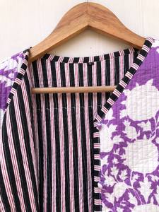 แจ็กเก็ตลายดอกไม้สีม่วงสำหรับผู้หญิงเสื้อคลุมผ้าฝ้ายพิมพ์ลายสไตล์โบฮีเมียนพร้อมกระดุมปิดแฮนด์เมดของขวัญวันหยุด - Product Image 3