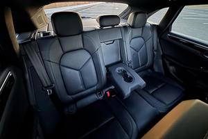 Porsche Macan T 2.0L Turbo 4 cylindres d'occasion propre, modèle 2023 - Product Image 6