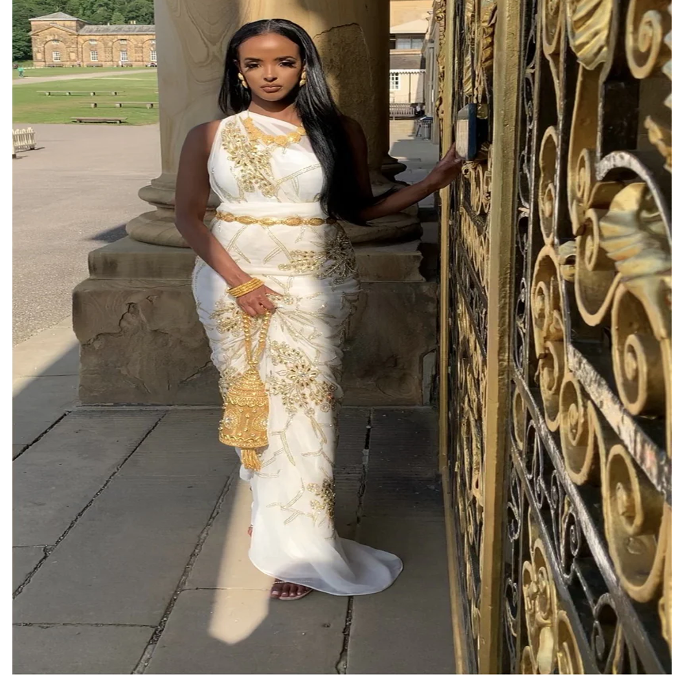 white christmas dresses Bridal Shaash with stone work