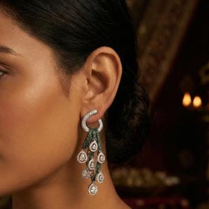 Pendientes Clásicos de Alta Calidad con Baño de Plata y Piedras de Circonia Cúbica para Mujeres y Niñas, Ideales para Bodas y Fiestas - Product Image 1