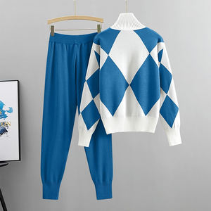 Conjunto de chándal de retazos de rendimiento atlético personalizado para mujer, mejora la comodidad y el estilo durante los entrenamientos, chándales de mujer - Product Image 2