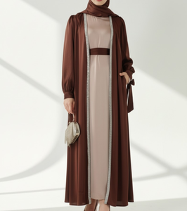 Abaya modeste avec ceinture et broderies, idéale pour l'Umrah, la prière et le travail au bureau, meilleur prix de gros - Product Image 1