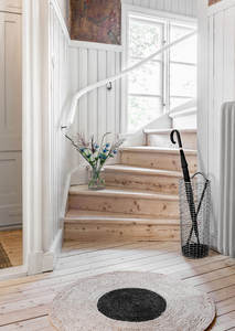 Porte-parapluie élégant en métal plaqué or avec design décoratif, parfait pour la décoration intérieure de la maison - Product Image 6