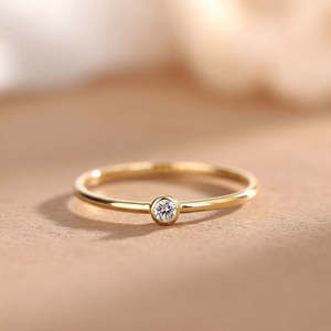 Bague solitaire en platine Hallmark avec diamant taille poire, plaqué or et rhodium, motif géométrique, pour fiançailles - Product Image 1