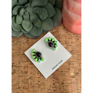 Boucles d'oreilles clous fleur faites main du Sud-Ouest, multi-pierres, en argent sterling serti clos - Product Image 3