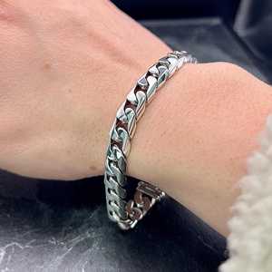 Pulsera de Plata Maciza 925K con Eslabones Cubanos para Hombre, Diseño Atrevido y Elegante, Forma de Cruz Única, Regalo Perfecto para Motociclistas y Amantes del Estilo Vaquero - Product Image 5