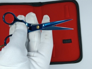 Cisaille de coiffeur en acier inoxydable bleu plasma pour la coupe de cheveux Conception de lame droite pour une utilisation en salon - Product Image 2