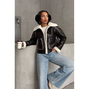 Chaqueta de Mujer TOPSHOW con Cierre, de Cuero Sintético Laminado - Prenda Exterior Elegante de Poliuretano y Poliéster en Color Negro para Venta al Por Mayor - Product Image 1