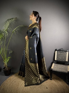 Saree en soie douce avec motif de paon Zari tissant un style de fête formel élégant - Product Image 6