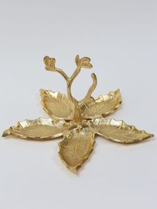 Plateau décoratif feuille d'or Plateau en résine Assiette de service élégante Plat en forme de feuille texturée Pièce maîtresse élégante Décoration intérieure de luxe - Product Image 3