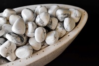 Vente en gros d'agate howlite polie naturelle de haute qualité, 15-30 mm, pour la décoration de la maison, le feng shui, Inde, personnalisable