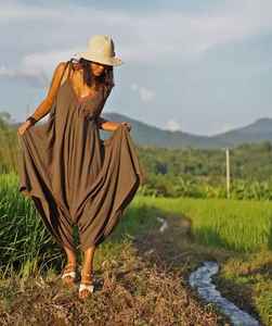 Combinaison sans manches tie dye pour femmes avec barboteuse de vacances à col en V longueur au sol vêtements à la mode tissé motif solide Style doux - Product Image 2