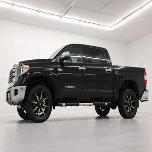 Modèle automatique Toyota Tundra d'occasion à prix abordable disponible assez utilisé sans antécédents d'accident frais et propre - Product Image 6