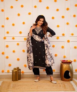 25. Dubai Kaftan Extravaganza: Découvrez l'opulence avec des caftans inspirés de Dubaï-Parfait pour les magasins de détail et les exposants - Product Image 5