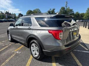 Maravilloso Ford Explorer XLT AWD 2024-(Seminuevo-Excelente Estado) con Arranque Remoto Asientos Calefactables Asientos Tercera Fila - Product Image 3